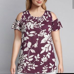 EUC Lane Bryant cold shoulder swing tee 14/16